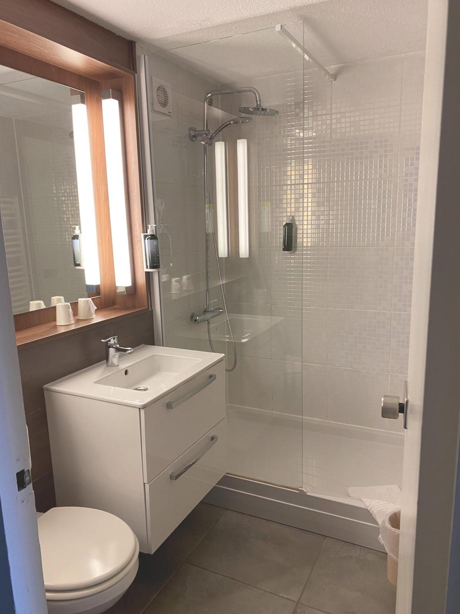 Brit Hotel Confort Nancy Люневиль Номер фото